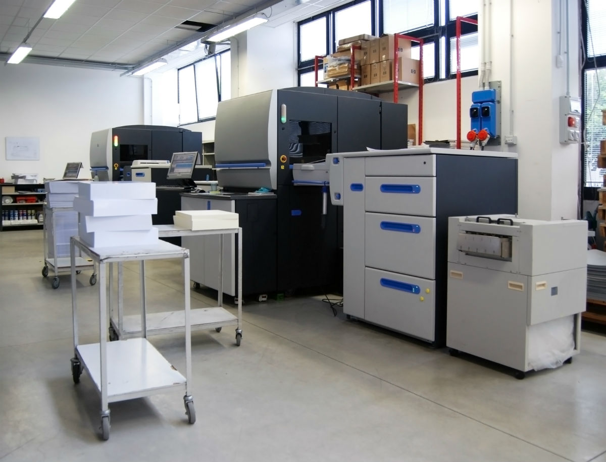 Pros and Cons of Using Commercial Printers